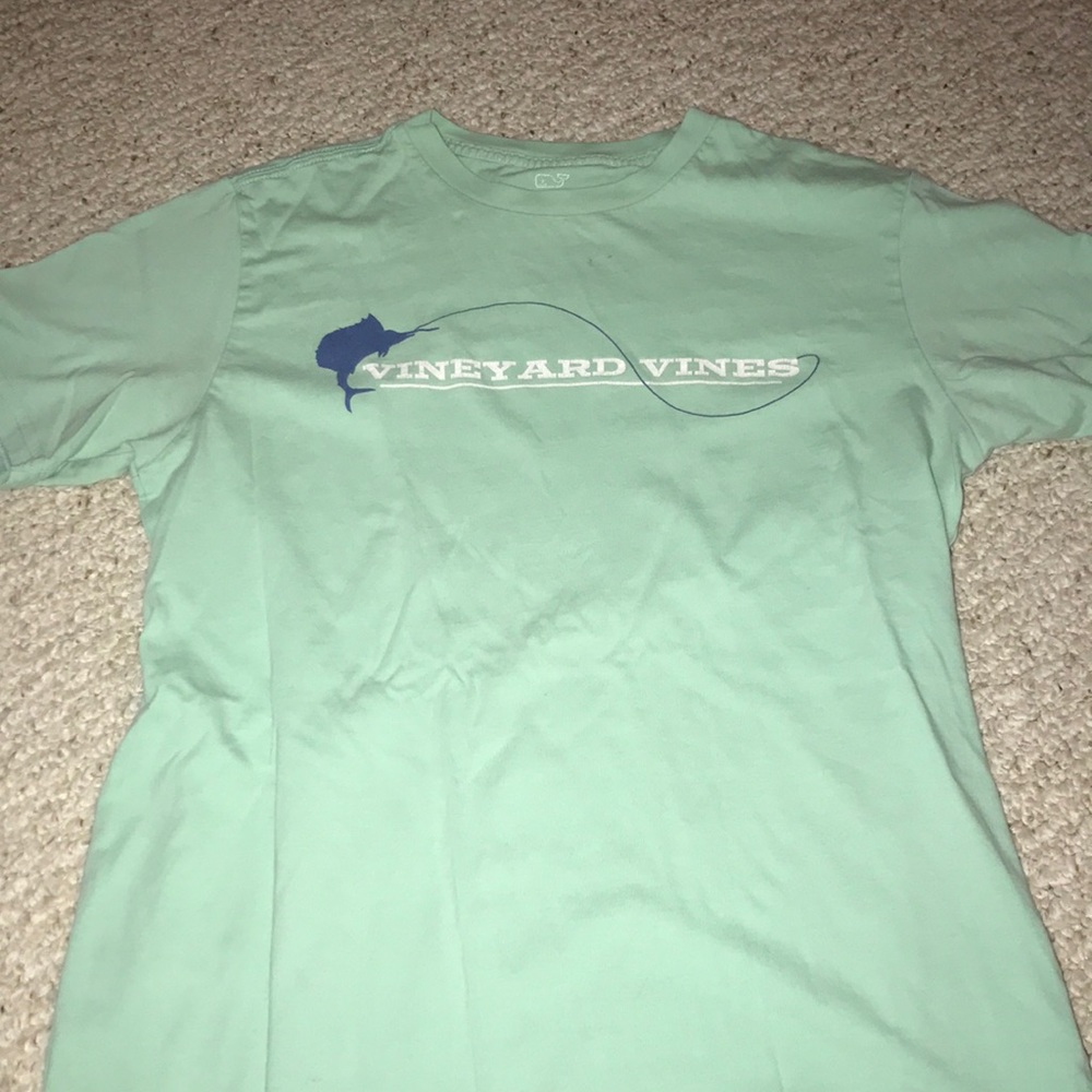 vineyard vines tee